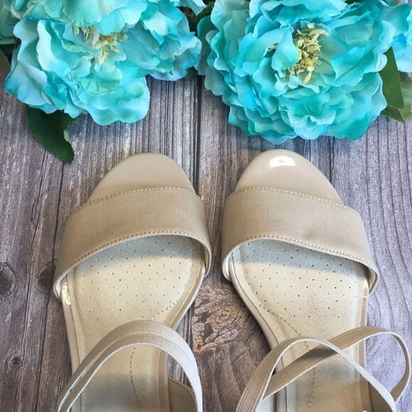 LIFESTRIDE Yolo Tan Ankle Strap Sandals - Picture 4 of 9